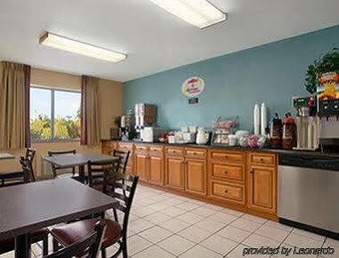 Super 8 By Wyndham Park City/North Wichita Area Exterior foto